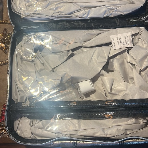 Juicy Couture large gold weekender makeup bag - Picture 4 of 4